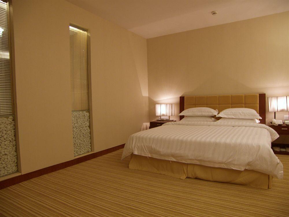 Long Zhou Grand Hotel Guangzhou Exterior photo