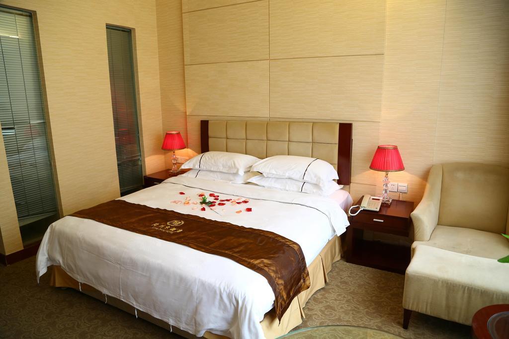 Long Zhou Grand Hotel Guangzhou Room photo
