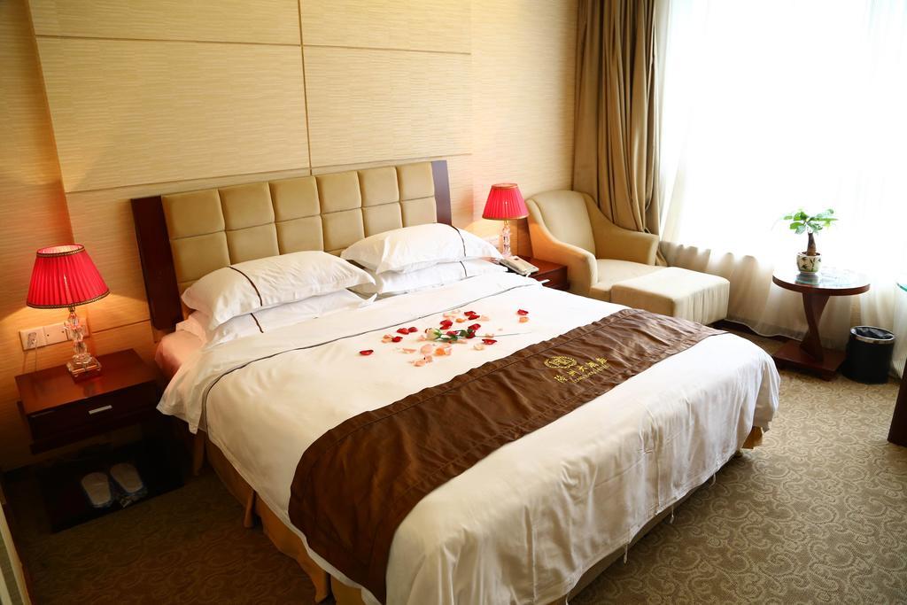 Long Zhou Grand Hotel Guangzhou Room photo