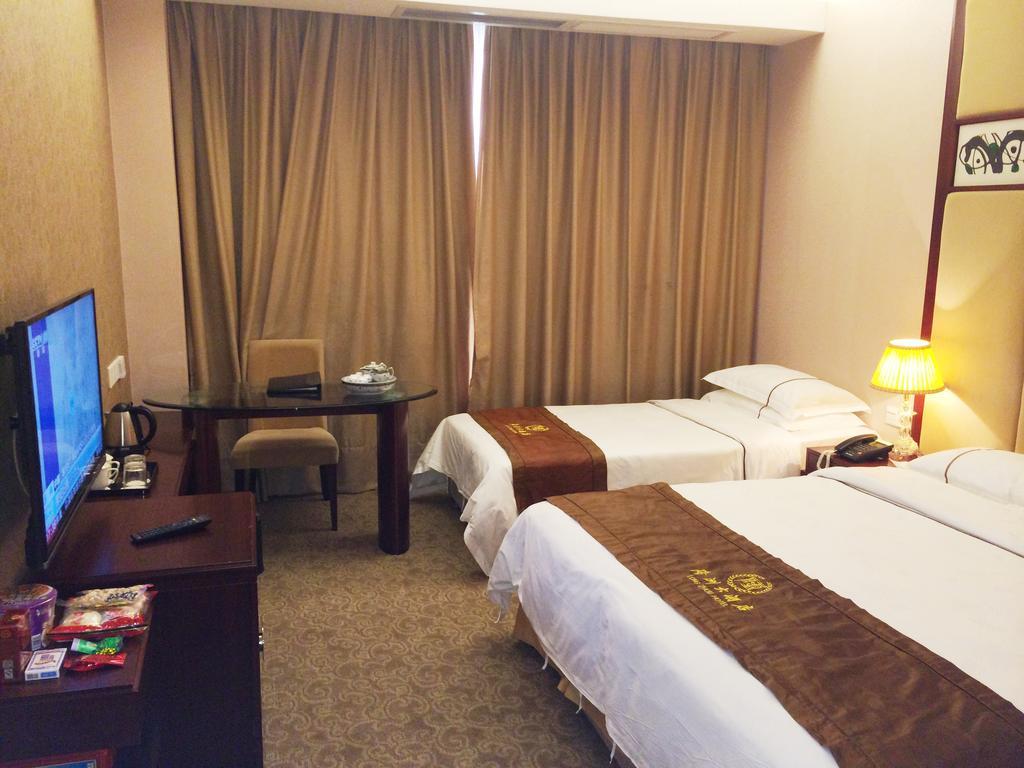 Long Zhou Grand Hotel Guangzhou Room photo