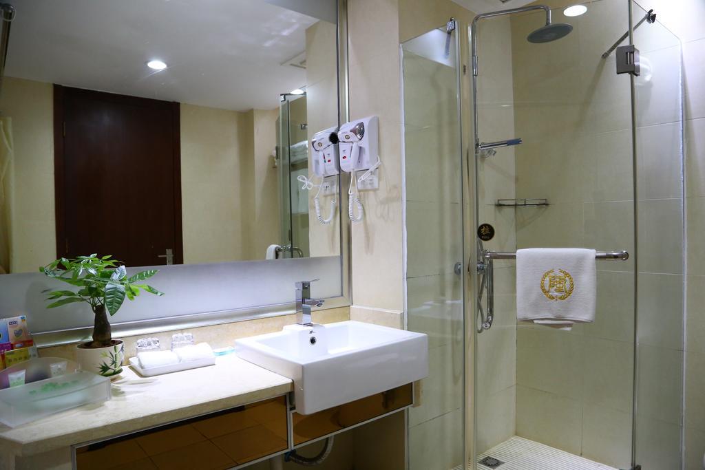 Long Zhou Grand Hotel Guangzhou Room photo