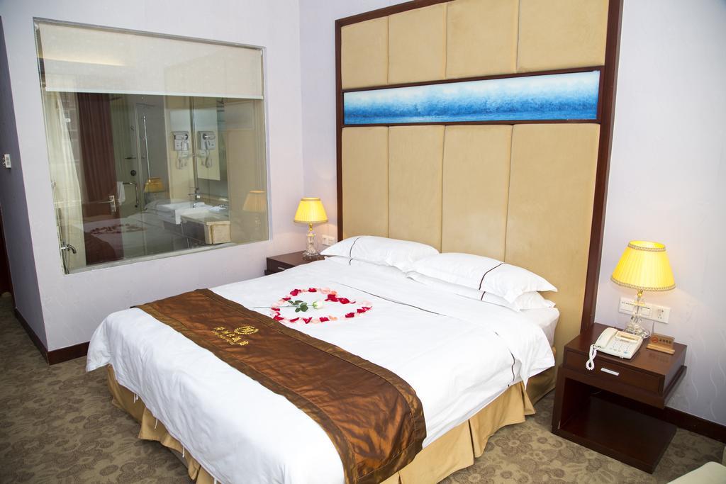 Long Zhou Grand Hotel Guangzhou Room photo