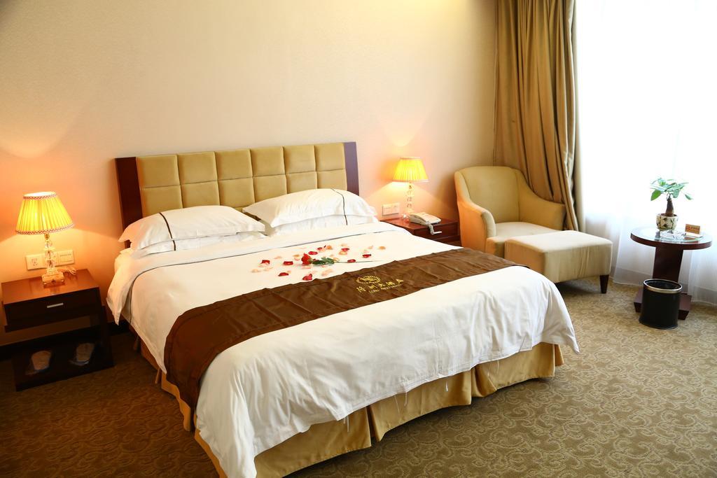 Long Zhou Grand Hotel Guangzhou Room photo