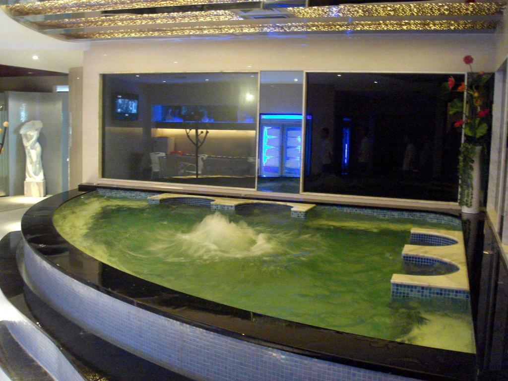 Long Zhou Grand Hotel Guangzhou Exterior photo